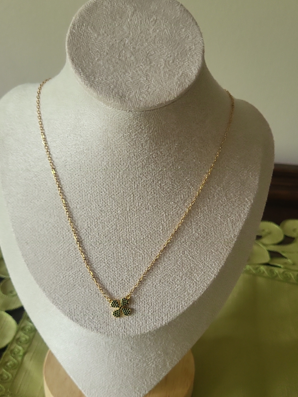 Plunder Gold Chain Necklace with Green Four-Leaf Clover Pendant